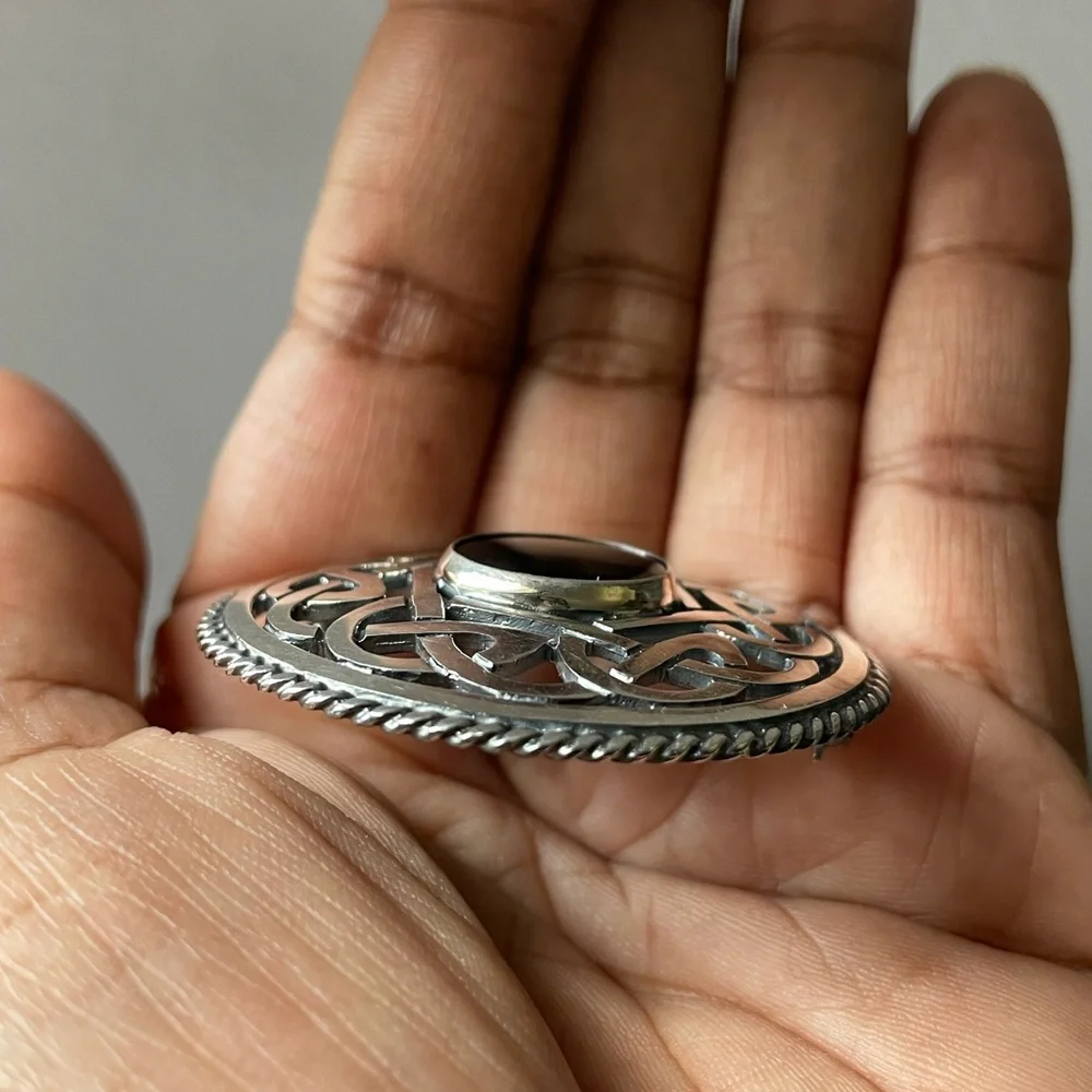 Celtic Onyx Dress Brooch in Sterling Silver - Picture 7 of 9